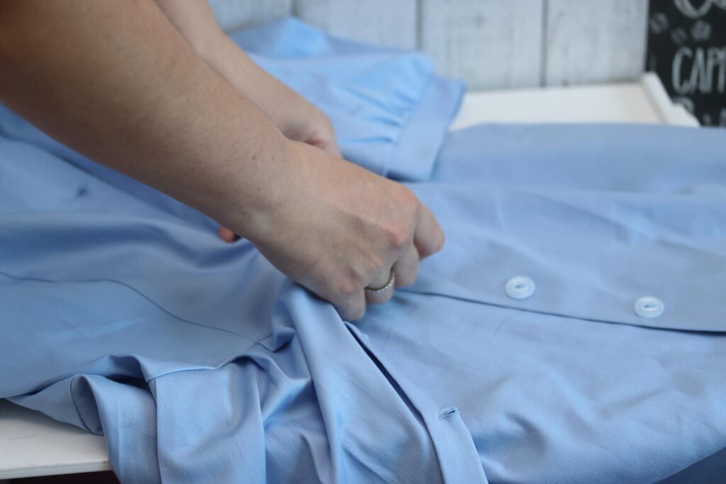 woman makes review summer dress blue lays it table 196762 1270 woman makes review summer dress blue lays it table 196762 1270